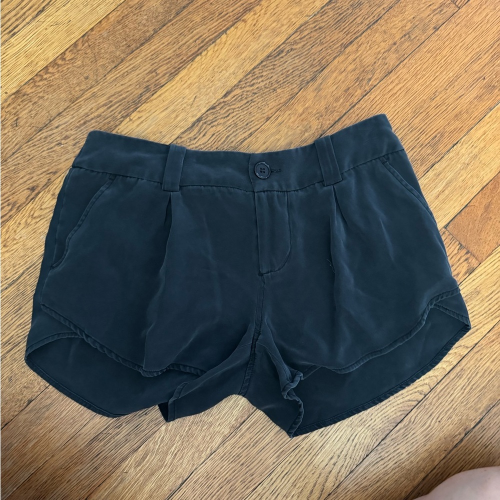 Alice and olivia pleated black butterfly shorts size 4